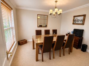 dining - click for photo gallery